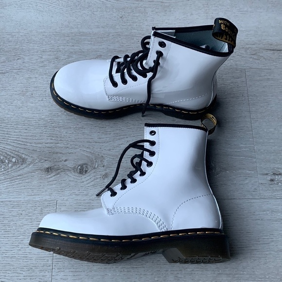 NWOT Dr. Martens White Patent Leather Combat Boots‎ Sz 7 platform lace up - Picture 1 of 11